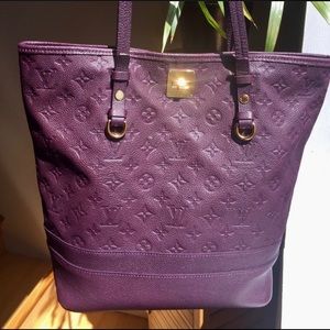 Louis Vuitton hand bag please serious offers only !!!!